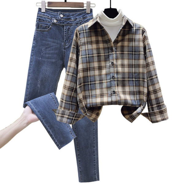 Ежедневен дамски комплект от дънки и карирана риза