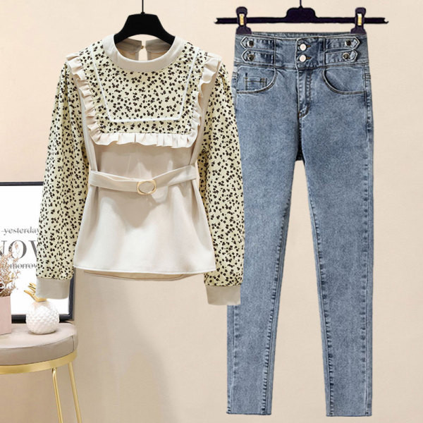 Пролетен сет - блуза от тънко плетиво с къдри и дънки