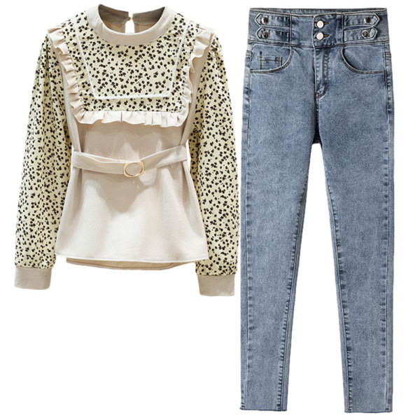 Пролетен сет - блуза от тънко плетиво с къдри и дънки