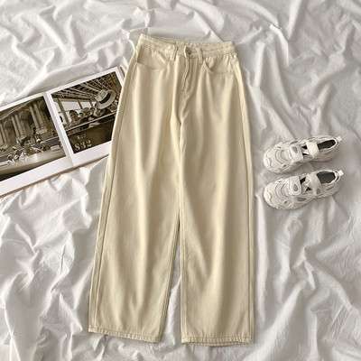 Novi model ženskih traperica u bež boji