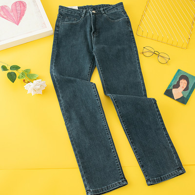 Μοντέρνα γυναικεία τζιν με ψηλή μέση και τσέπες