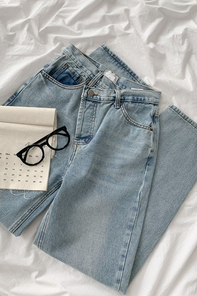 Μοντέρνο γυναικείο τζιν μοντέρνο μοντέλο με ψηλή μέση