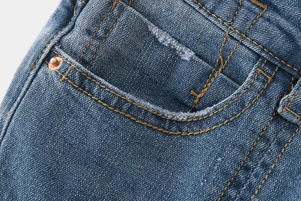 Laisvalaikiai moteriški džinsai vidutiniškai aukštu juosmeniu