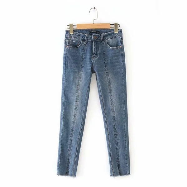 Laisvalaikiai moteriški džinsai vidutiniškai aukštu juosmeniu