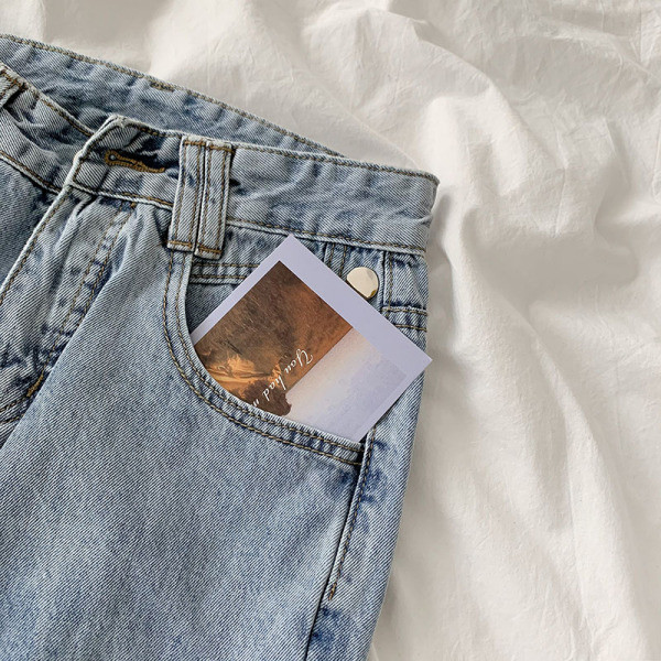 Novi model ženskih traperica sa visokim strukom - u dvije boje