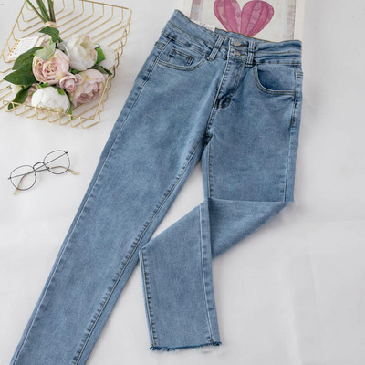 Moodsad kõrge vöökohaga naiste teksad