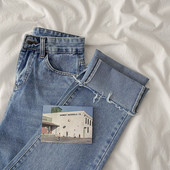 Μοντέρνα γυναικεία τζιν με ψηλή μέση