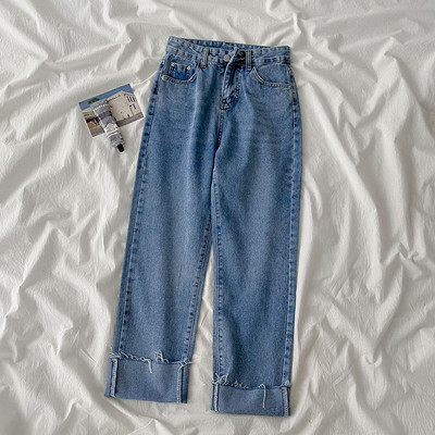 Μοντέρνα γυναικεία τζιν με ψηλή μέση