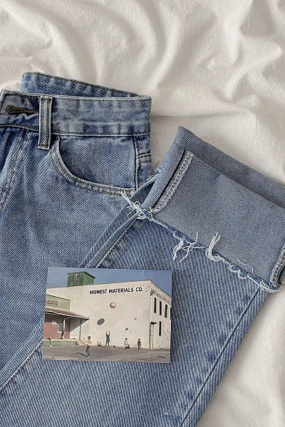 Μοντέρνα γυναικεία τζιν με ψηλή μέση