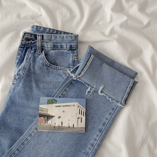 Μοντέρνα γυναικεία τζιν με ψηλή μέση