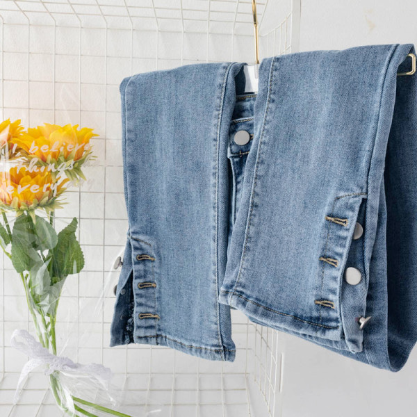 Γυναικεία τζιν με κουμπιά