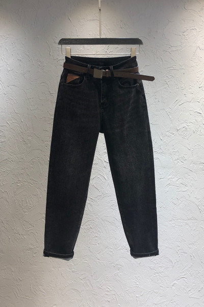 Дамски дънки в черен цвят с колан и висока талия