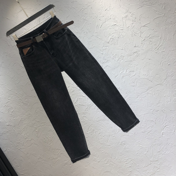 Дамски дънки в черен цвят с колан и висока талия