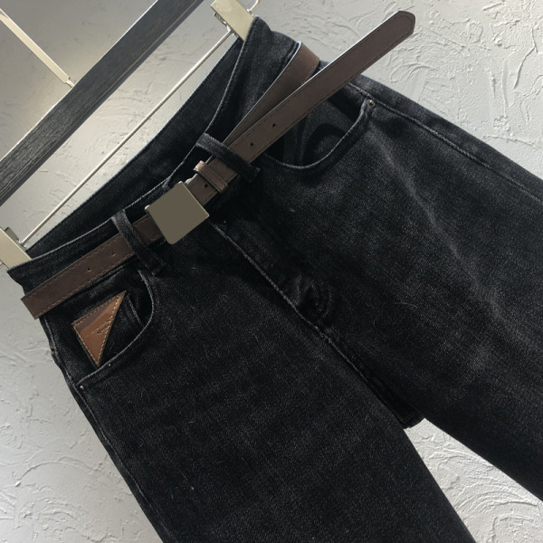 Дамски дънки в черен цвят с колан и висока талия