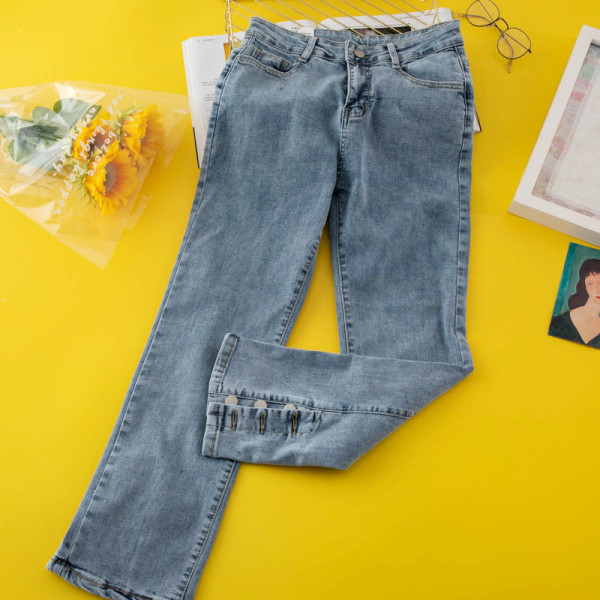 Ежедневни дамски дънки с  копчета и висока талия