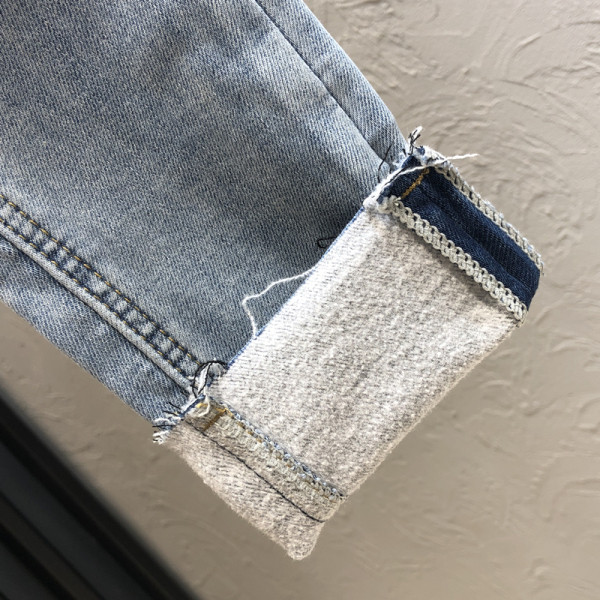 Γυναικεία τζιν σε δύο χρώματα με ψηλή μέση και τσέπες