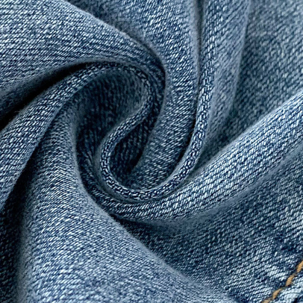 Γυναικεία μοντέρνα τζιν με ψηλή μέση