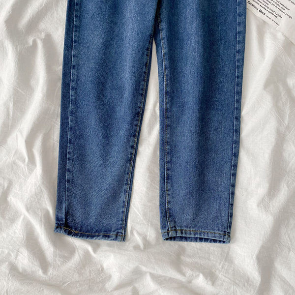 Νέο μοντέλο γυναικείοα τζιν με τσέπες