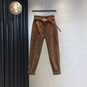 Γυναικεία τζιν με ζώνη και ψηλή μέση σε καφέ χρώμα