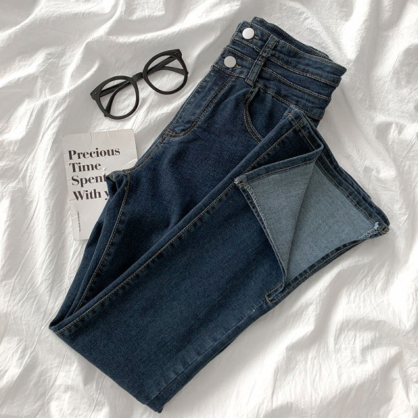 Μοντέρνα γυναικεία τζιν με ψηλή μέση και σχισμή