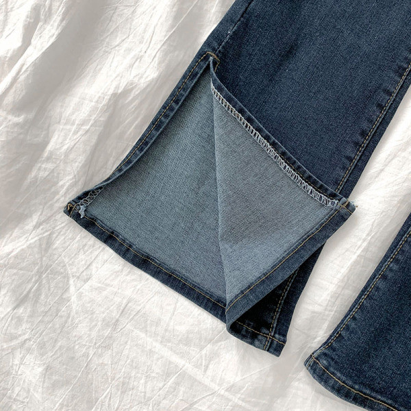 Μοντέρνα γυναικεία τζιν με ψηλή μέση και σχισμή