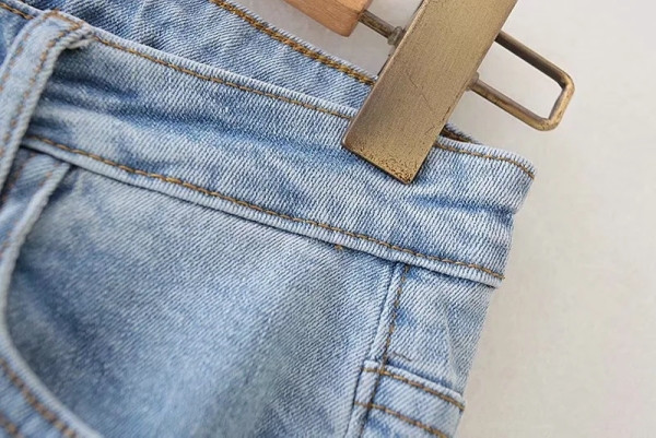 Rebenenud motiividega suviste liibuvate teksade uus mudel