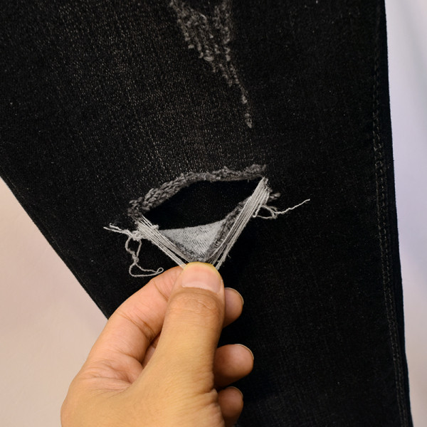 Naiste elastsed kõrge vöökoha ja rebenenud motiividega teksad