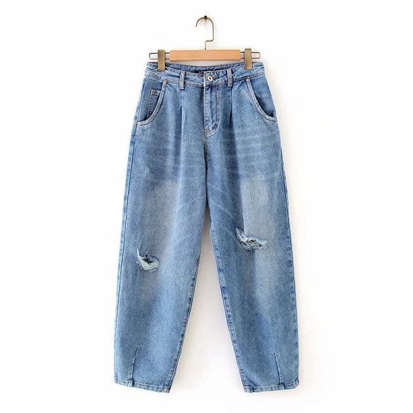 Φαρδύ μοντέλο καλοκαιρινά τζιν με ψηλή μέση και σκισμένα μοτίβα