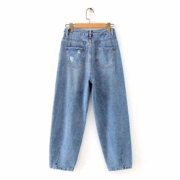 Φαρδύ μοντέλο καλοκαιρινά τζιν με ψηλή μέση και σκισμένα μοτίβα