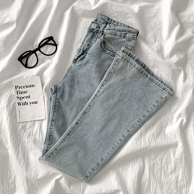 Μοντέρνα γυναικεία τζιν τύπου 