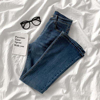 Μοντέρνα γυναικεία τζιν τύπου 