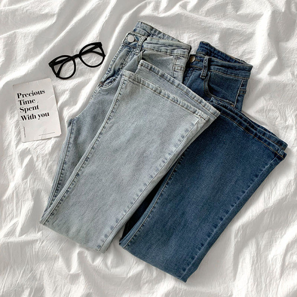 Μοντέρνα γυναικεία τζιν τύπου 
