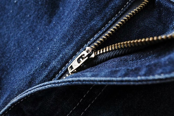 Φαρδύ μοντέλο τζιν με υψηλή μέση σε μπλε χρώμα