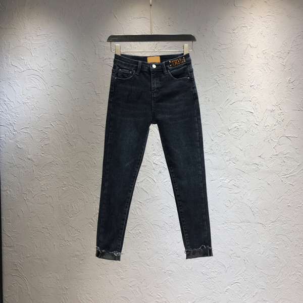 Κλασικό μοντέλο γυναικεία τζιν με τσέπες και ψηλή μέση σε μπλε χρώμα