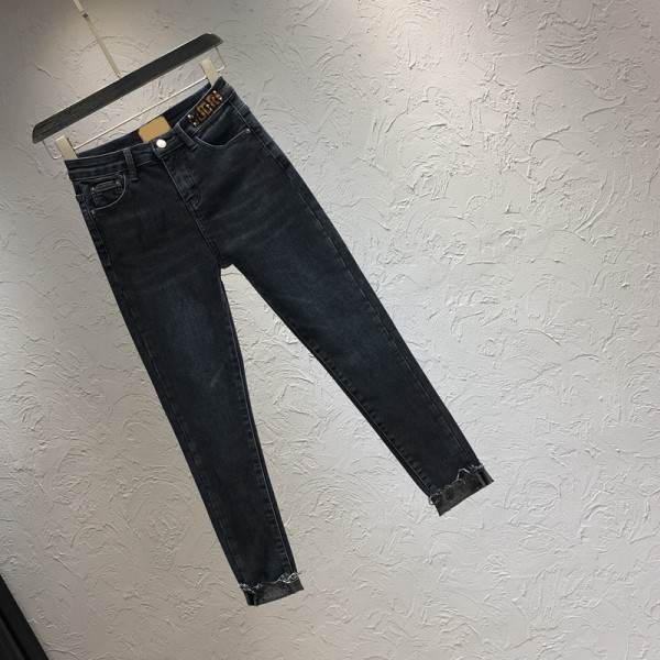 Κλασικό μοντέλο γυναικεία τζιν με τσέπες και ψηλή μέση σε μπλε χρώμα