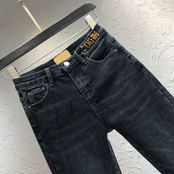 Κλασικό μοντέλο γυναικεία τζιν με τσέπες και ψηλή μέση σε μπλε χρώμα