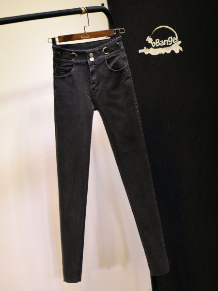 Ženske traperice visokog struka Slim model u crnoj boji