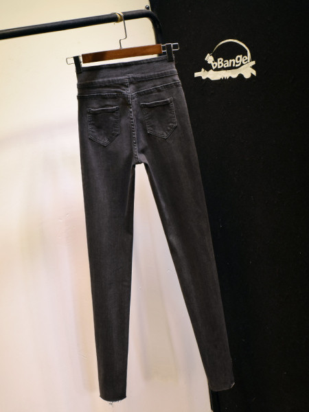 Ženske traperice visokog struka Slim model u crnoj boji