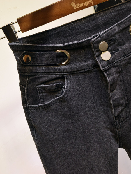 Ženske traperice visokog struka Slim model u crnoj boji