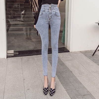 Λεπτό γυναικείο τζιν με σταυρτό στοιχείο