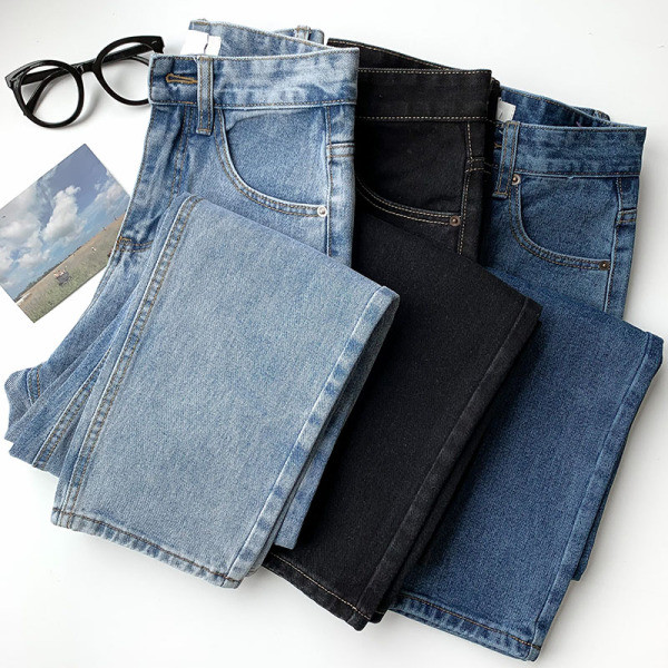 Taskute ja kõrge vöökohaga naiste teksad