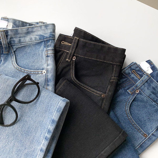 Taskute ja kõrge vöökohaga naiste teksad