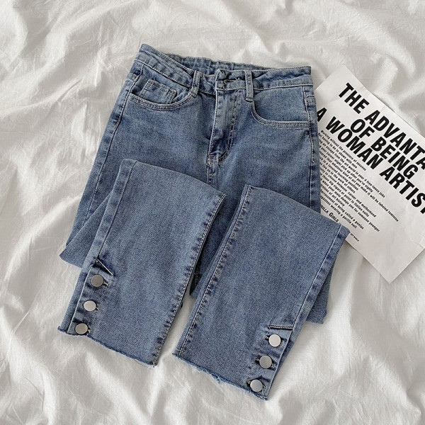 Μοντέρνα γυναικεία τζιν με κουμπιά και ψηλή μέση