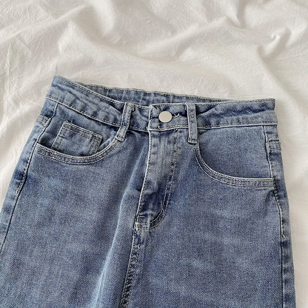 Μοντέρνα γυναικεία τζιν με κουμπιά και ψηλή μέση