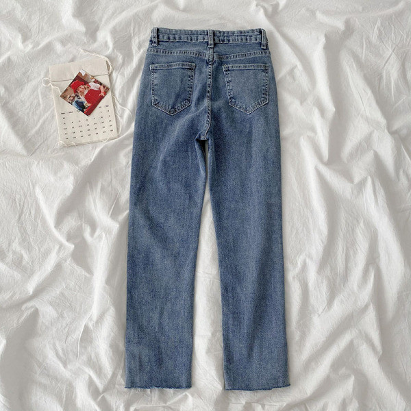 Μοντέρνα γυναικεία τζιν με κουμπιά και ψηλή μέση