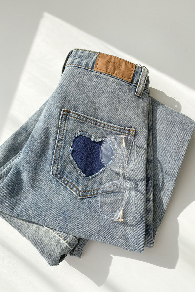 Naiste vabaaja teksapükste lai nööpidega mudel