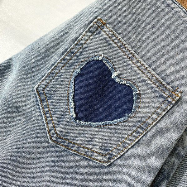 Naiste vabaaja teksapükste lai nööpidega mudel