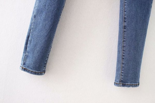 Naiste liibuvad tikandiga teksad