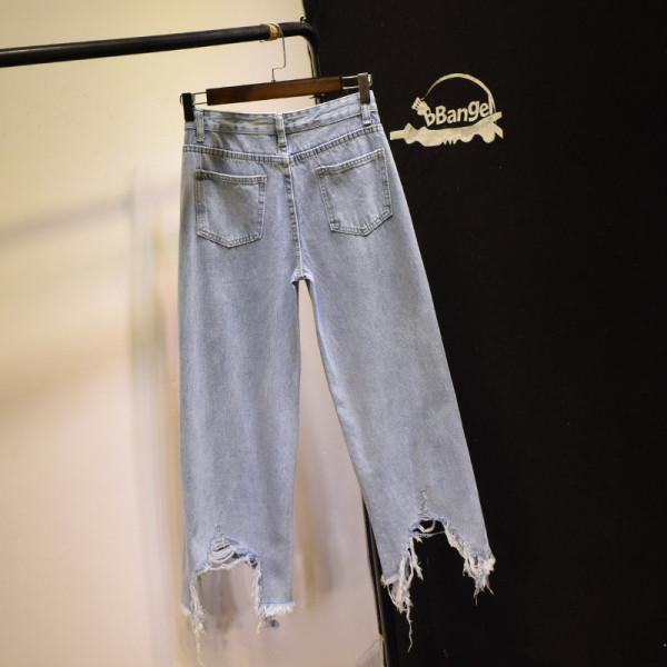 Moodsad naiste asümmeetrilised rebenenud motiividega teksad