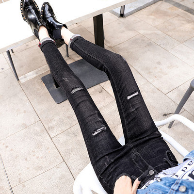 Μαύρα γυναικεία τζιν με σκισμένο μοτίβο